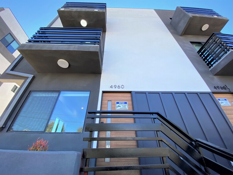 Building Photo - 4960 Clinton St