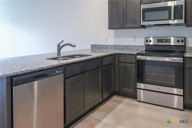 Building Photo - 1230 Lehmann Dr