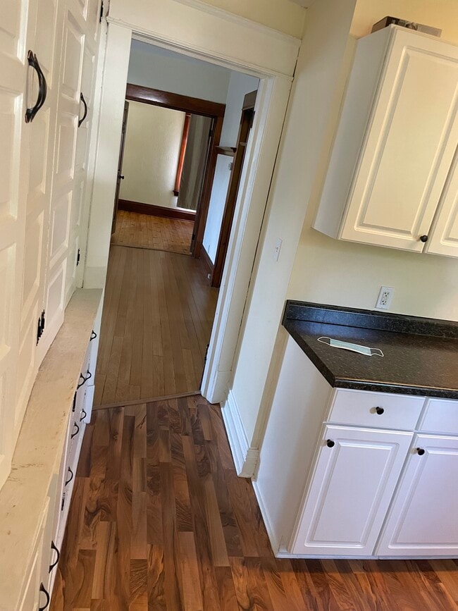 Building Photo - 389 Fairview Ave N Unit 1