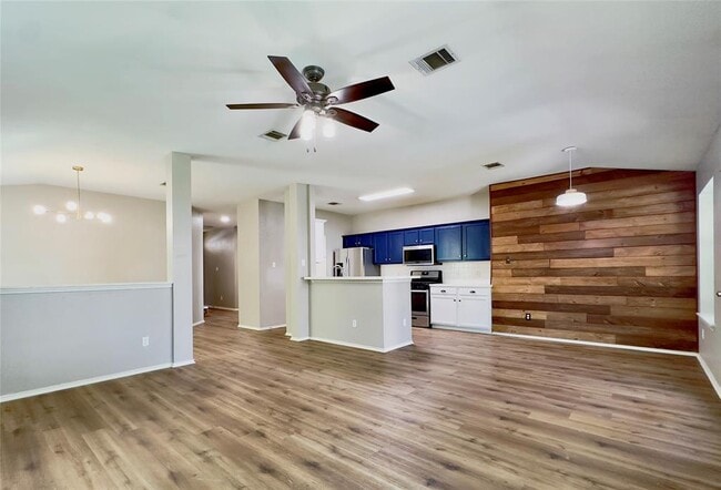 Building Photo - 906 Mammoth Ct