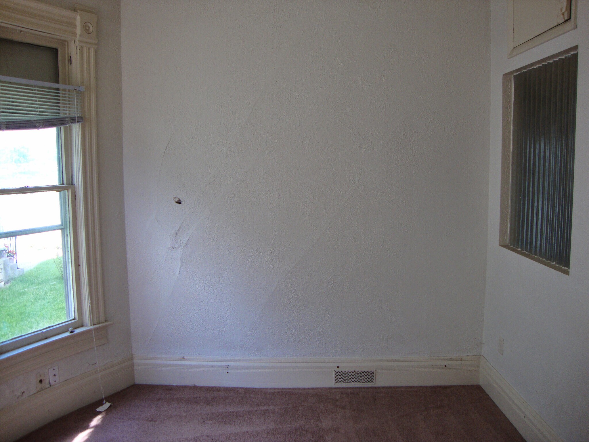 Building Photo - 801 West Ave S