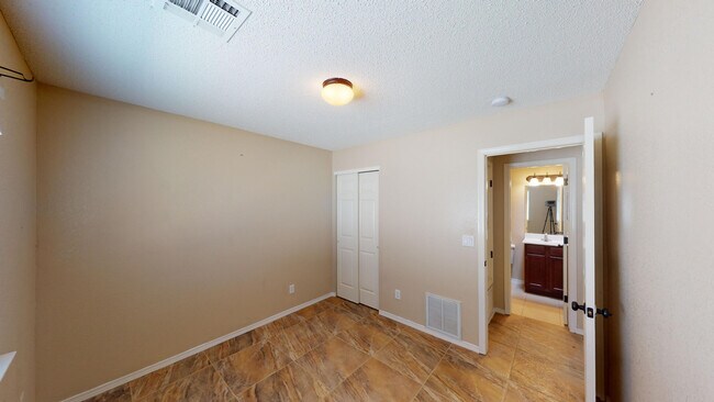 Building Photo - 14336 Desert Sage Dr