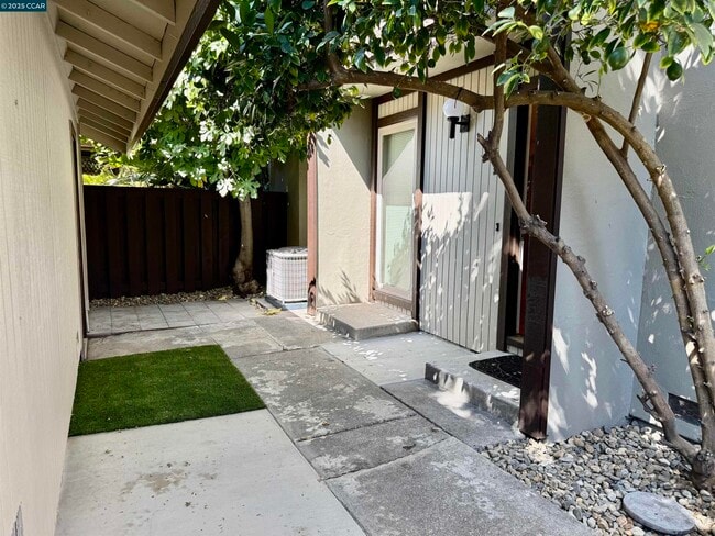 Building Photo - 1564 Candelero Dr