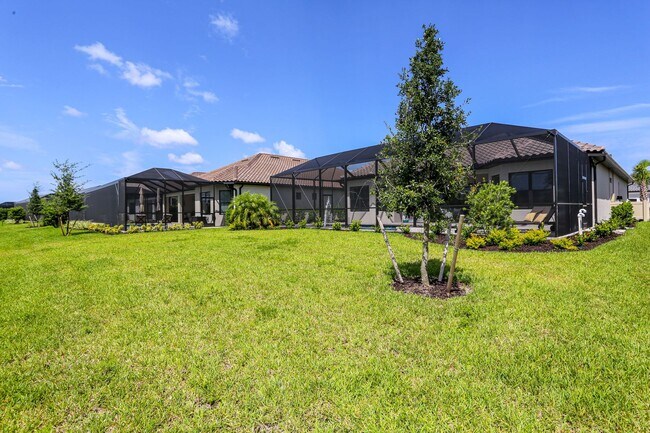 Building Photo - BRAND NEW** STUNNING POOL HOME**PROFESSIONALLY DECORATED**3 BEDS + DEN/ 3 FULL BATHS***ESPLANADE ...