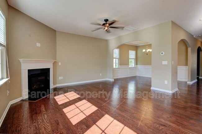 Building Photo - 16125 Hammersmith Farm Dr