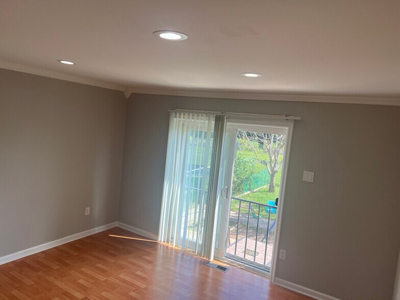 Building Photo - 15139 Beverly Dr