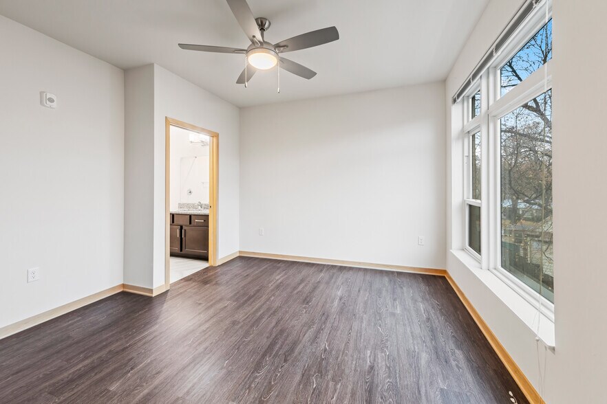 Building Photo - 1121 S Park St