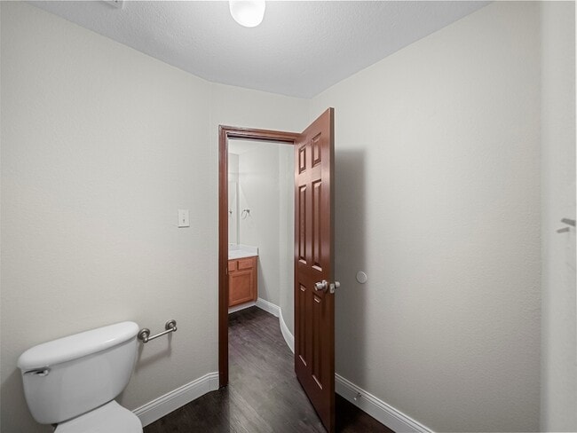 Building Photo - 9943 Red Cedar Dr