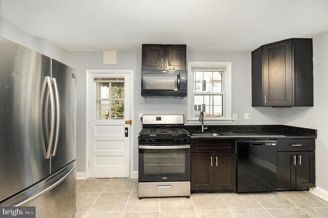 Building Photo - 218 Maryland Ave