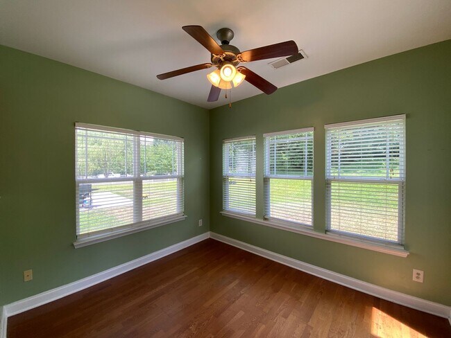 Building Photo - 115 N Field Dr