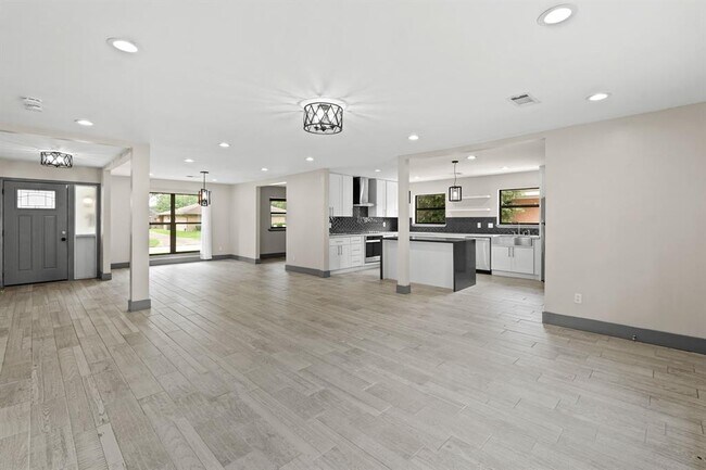 Building Photo - 5522 Braesvalley Dr