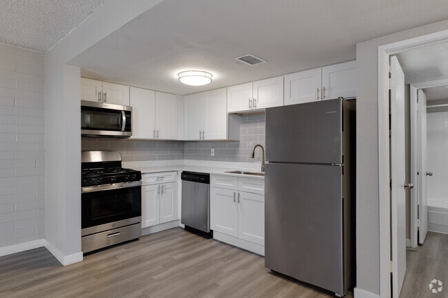 1BR, 1BA - 550SF - Kitchen - Mark at 87 Apartments