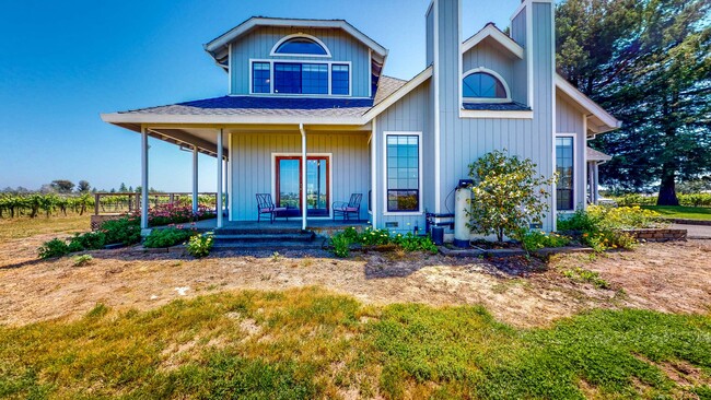 Building Photo - Beautiful 4 bedroom 3.5 bath Home with 2 c...