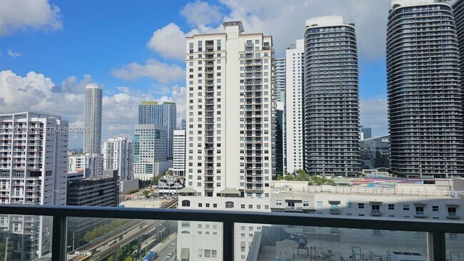 Building Photo - 1111 SW 1st Ave