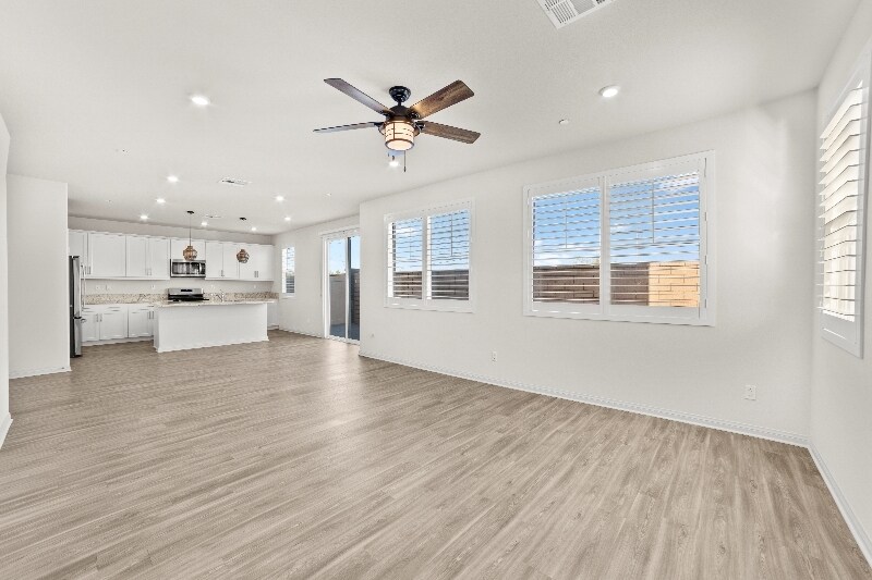 Building Photo - 26840 Red Dr