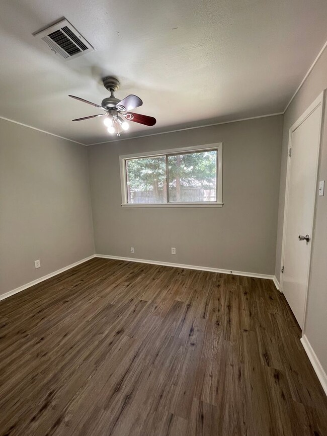 Building Photo - 3 bed 2 bath Home for Rent in Monroe | Pel...