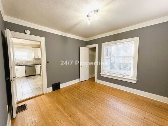 Building Photo - 314 NE Lombard St