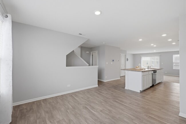 Building Photo - 217 Goldenrod Dr