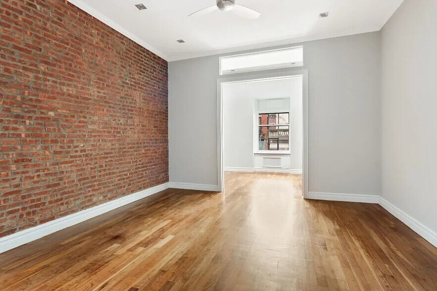 Building Photo - 9 E 75th St