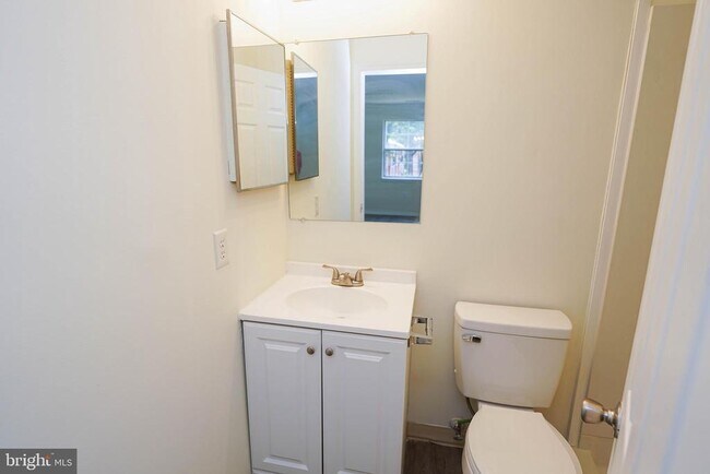 Building Photo - 802 College Ln