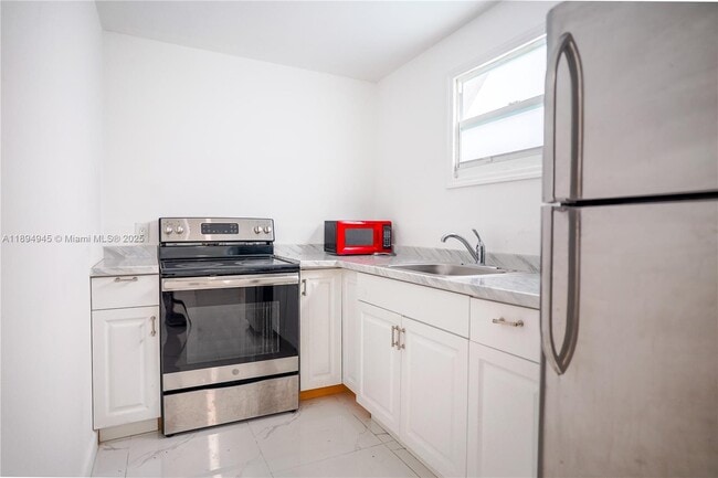Building Photo - 840 NW 170th Terrace