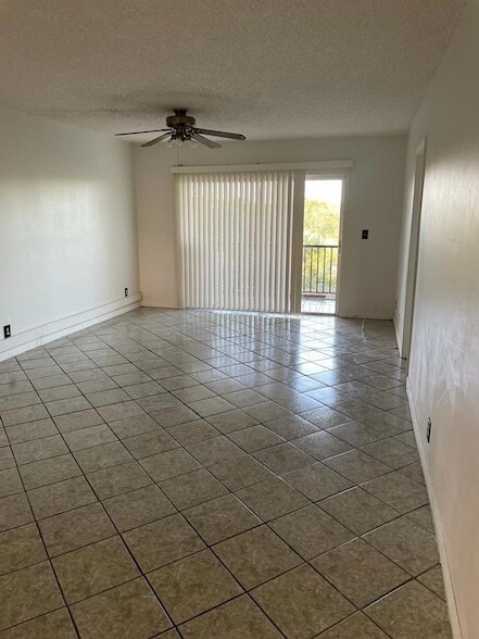 Building Photo - 3900 NW 76th Ave