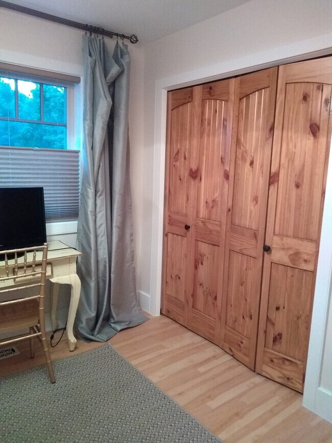 Building Photo - 21253 Lake George Blvd