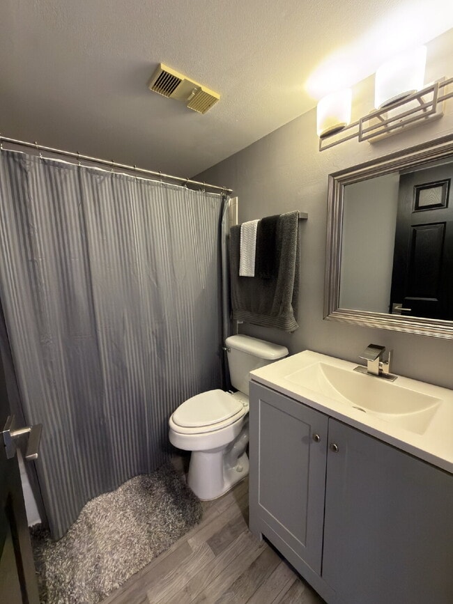 Building Photo - Wickham Road Condo