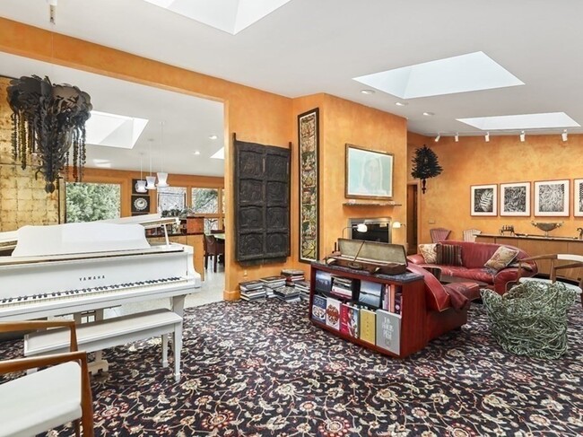 Building Photo - 38 Cumberland Ave