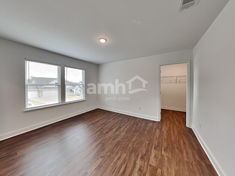 Building Photo - 350 Golucke Way