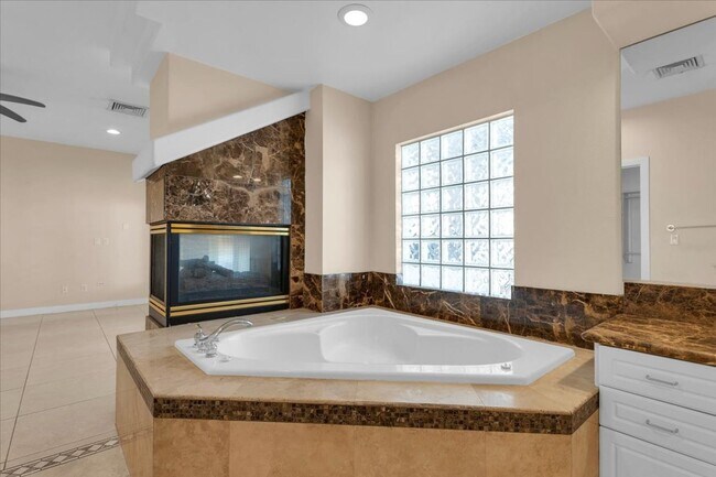 Building Photo - Beautiful Summerlin home in a gated community.