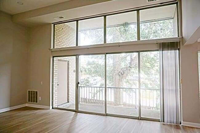 Building Photo - Beautifully Remodel Top-Level Condo!