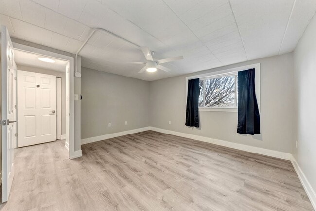 Building Photo - Welcome to your new condo in Walden Woods, located within the sought-after West Allegheny School ...