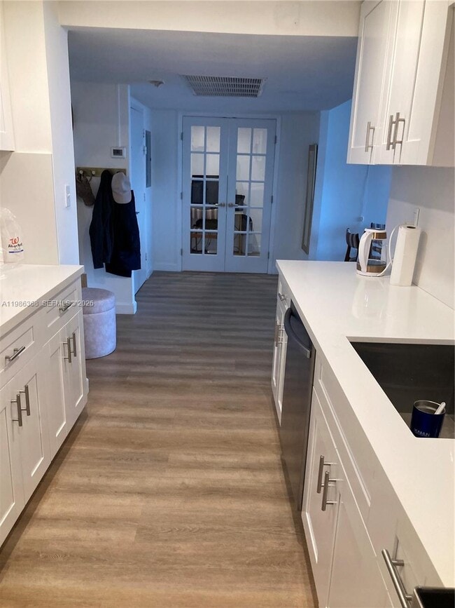 Building Photo - 5401 Collins Ave