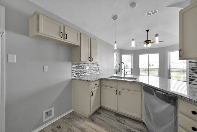 Building Photo - 2306 Piddler Dr