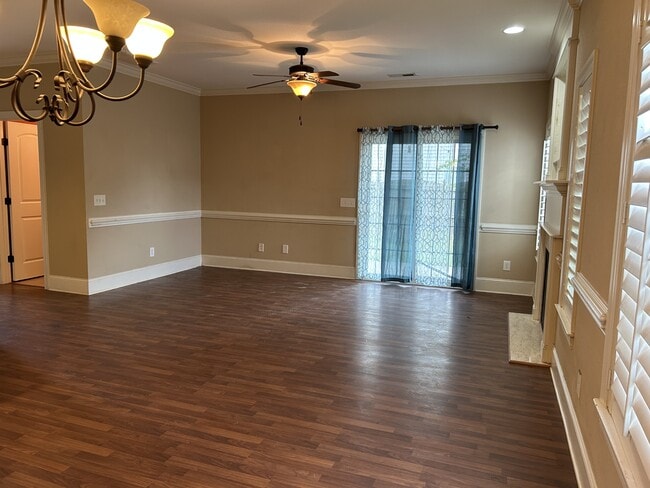 Building Photo - 1629 Brook Hollow Dr