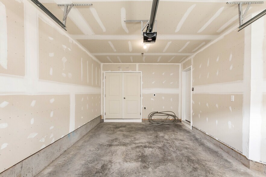 Building Photo - 2273 Marcy Dr