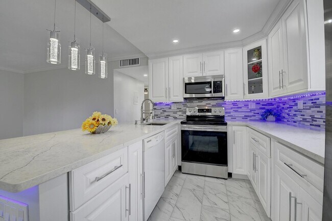 Building Photo - 974 Normandy Trail