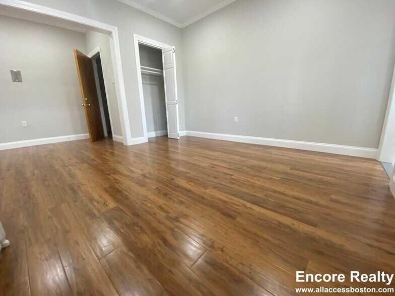 Building Photo - 33 Highgate St