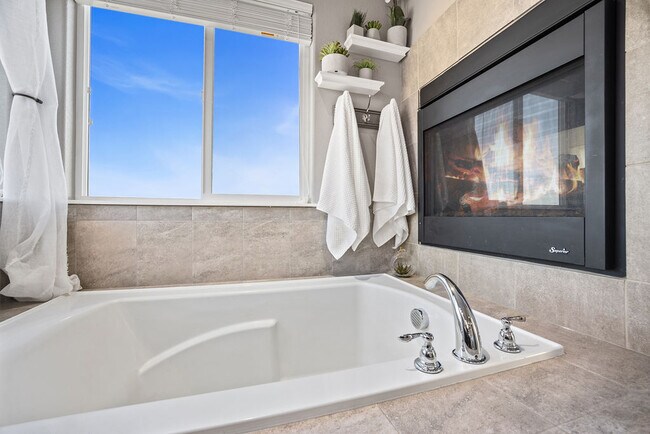 Building Photo - 580 Boxwood Dr