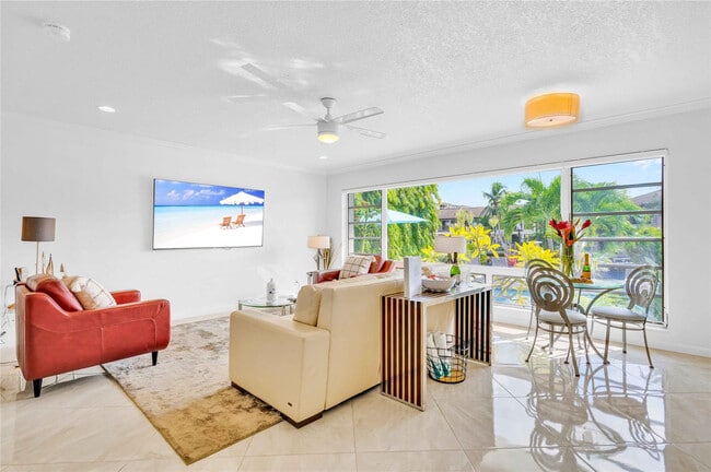 Building Photo - 2740 NE 15th St