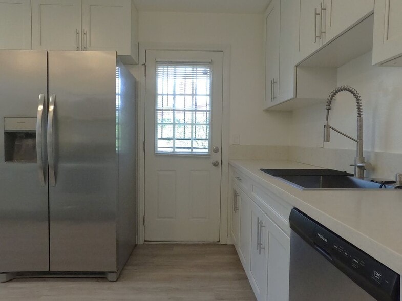 Building Photo - 906 S Gilbert St