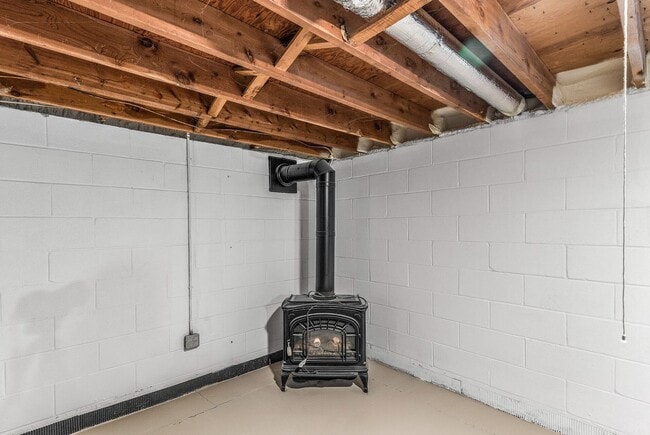 Building Photo - Freshly remodeled 4 Bed Rambler AV/Rosemou...