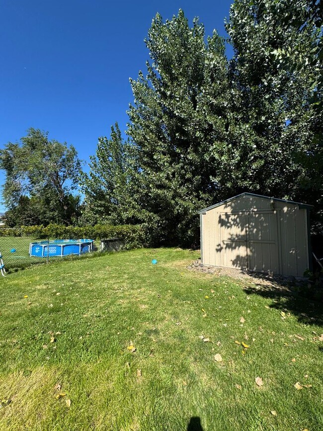 Building Photo - Expansive & Modern 4-Bedroom Home for Rent