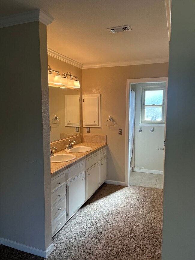 Building Photo - 4 Bedroom Home in Quiet West Davis Cul-de-sac