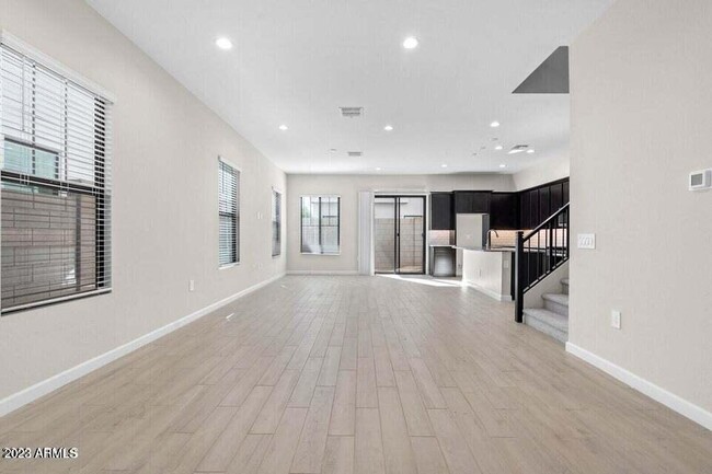 Building Photo - 4815 E Village Dr