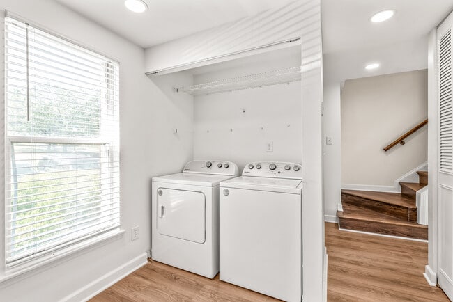 Building Photo - 9726 Old Gate Dr