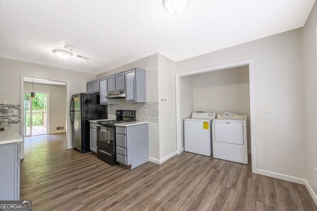 Building Photo - 2100 Whitebluff Way