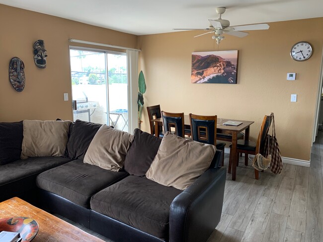 Building Photo - 1417 Calle Mirador