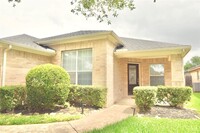 Building Photo - 2002 Lansing Cove Dr